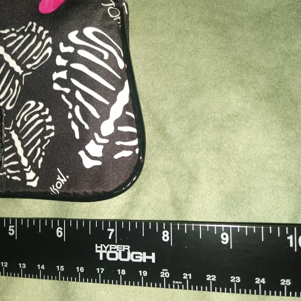 Betsey Johnson Wristlet Ribcage Heart Print EUC Black Patent Leather Trim